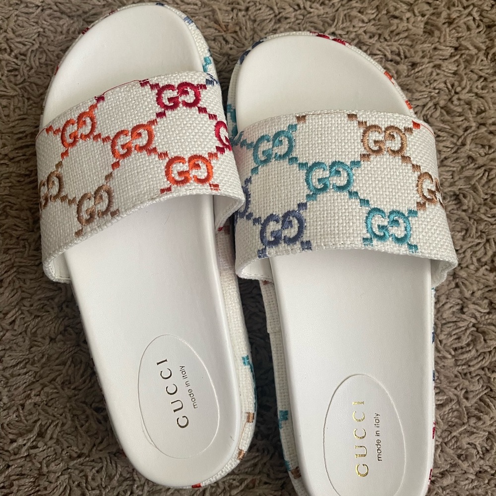 NEW! I N S P O slides | never worn